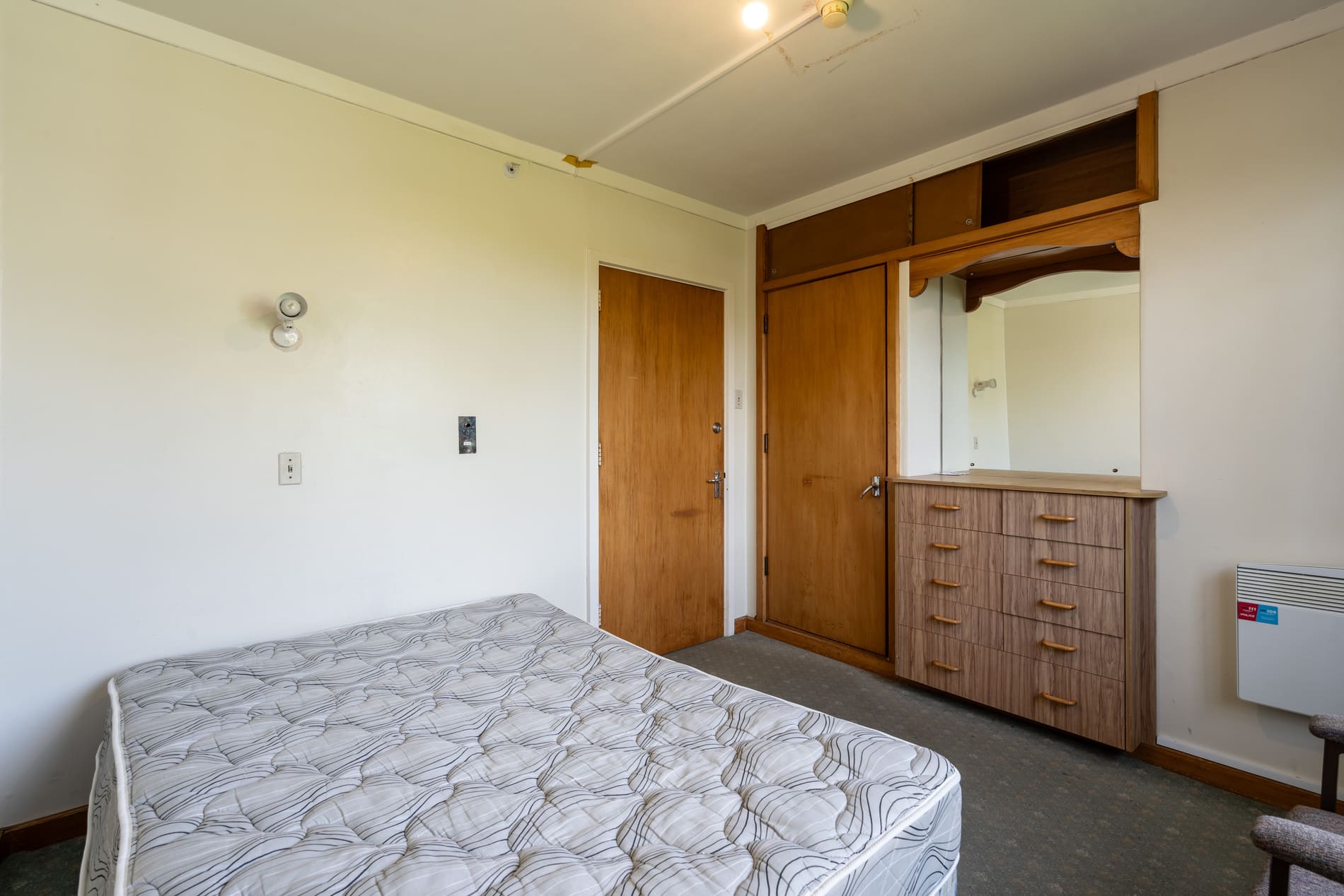 Furnished double room with natural light and heater