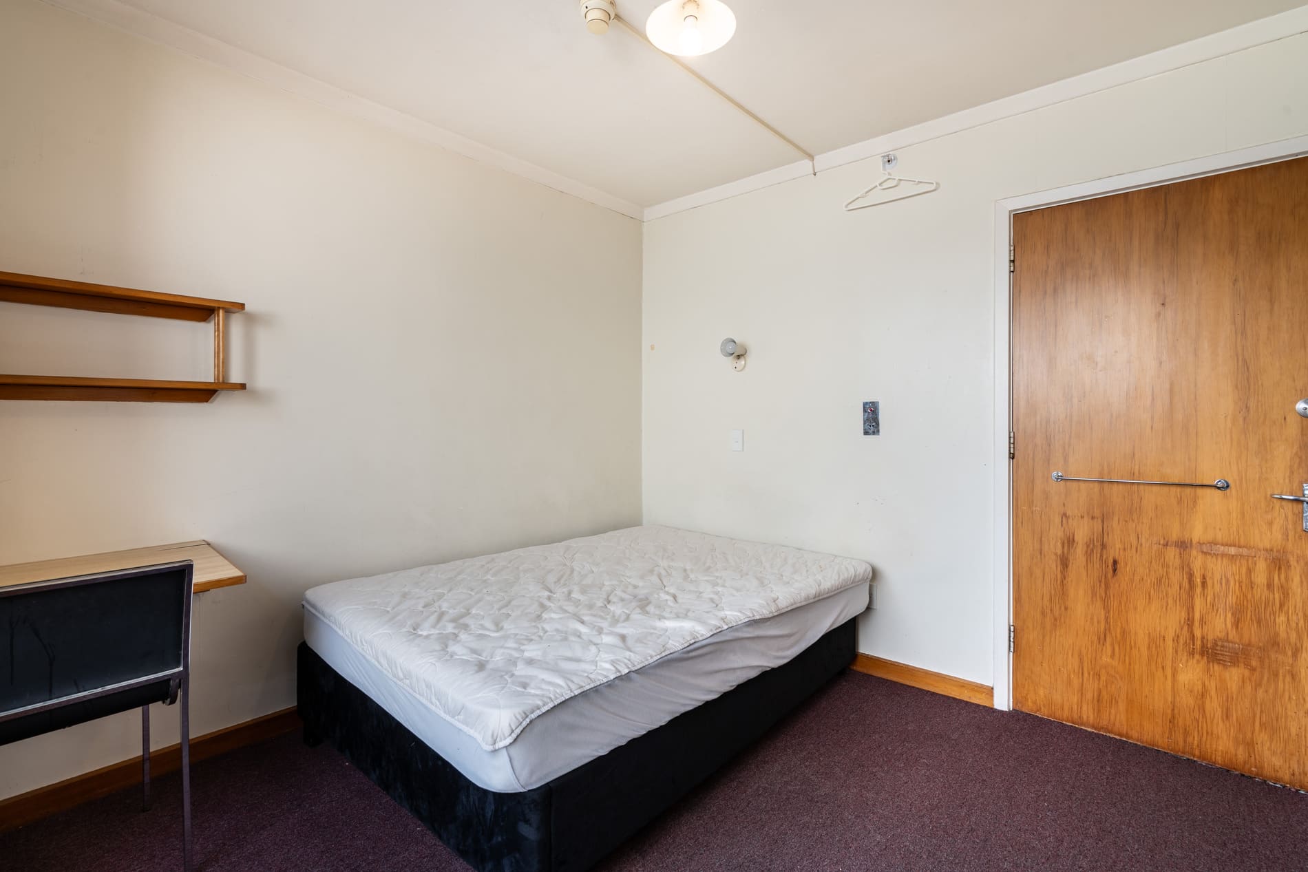 Furnished single room with study area and wardrobe